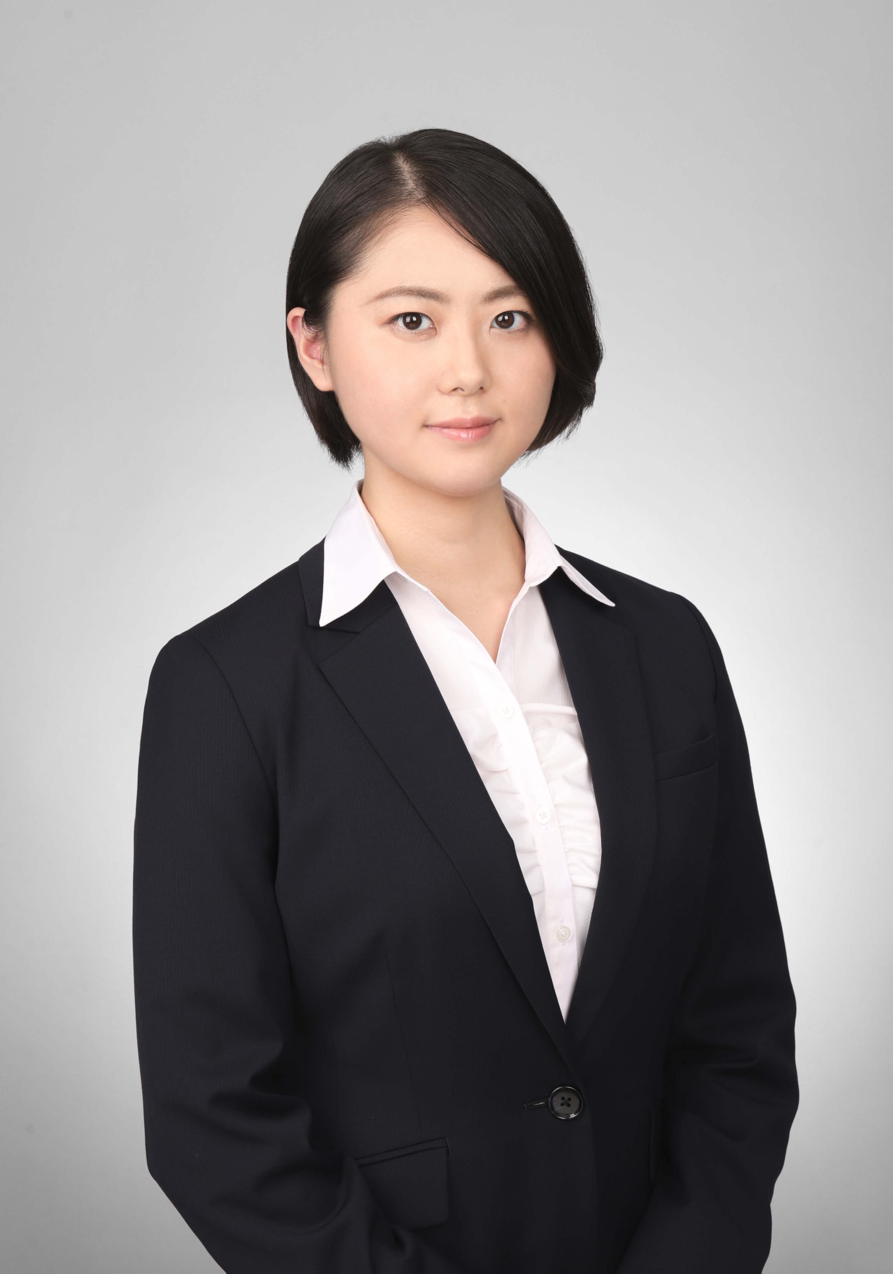 女子就活生のプロがヘアメイクして、撮影指導をした証明写真のアフター